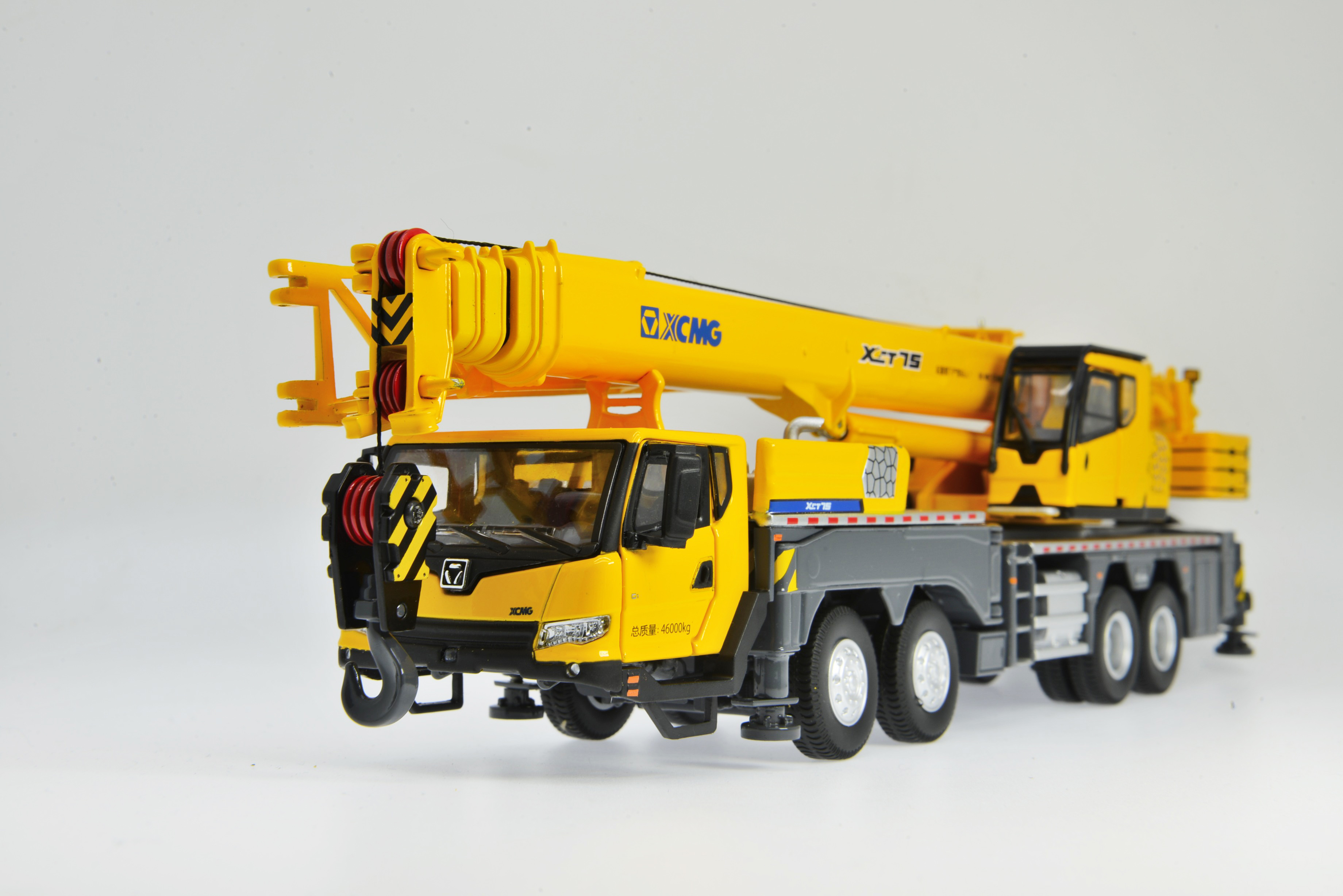 XCMG Truck Crane XCT75 Model (1:50)